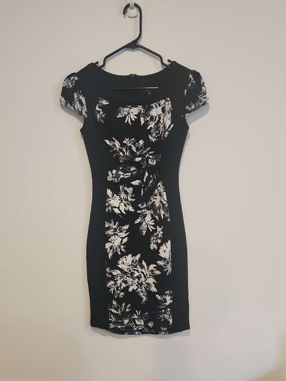 Black Floral Fitted Mini‎ Dress - Women